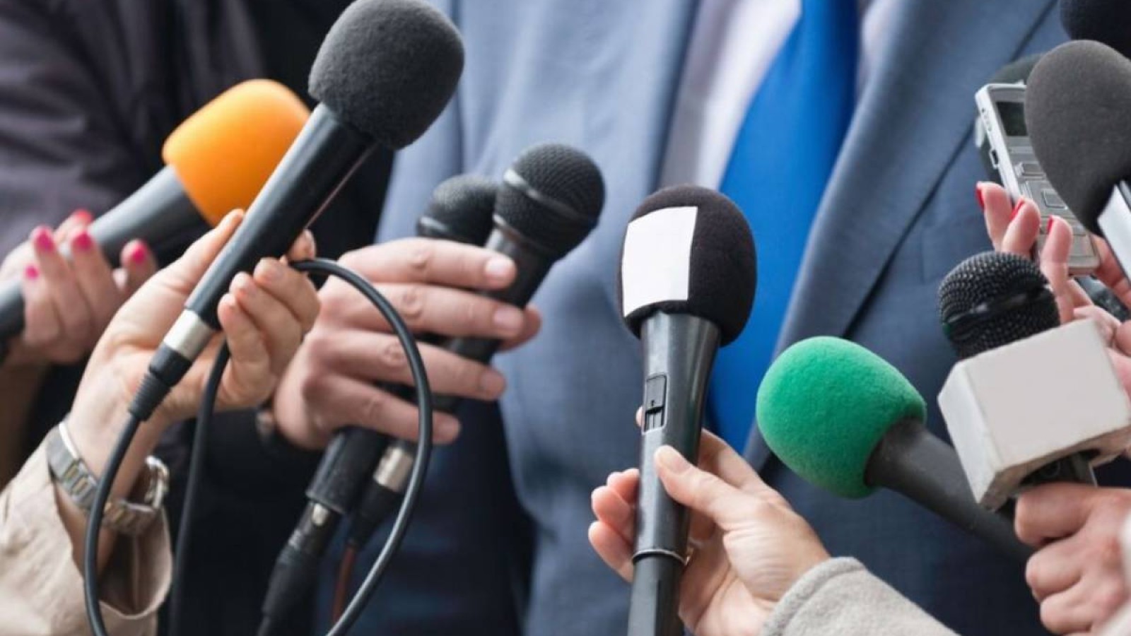 Эпидемиологтар журналистерге вакцина алуды міндеттеді.