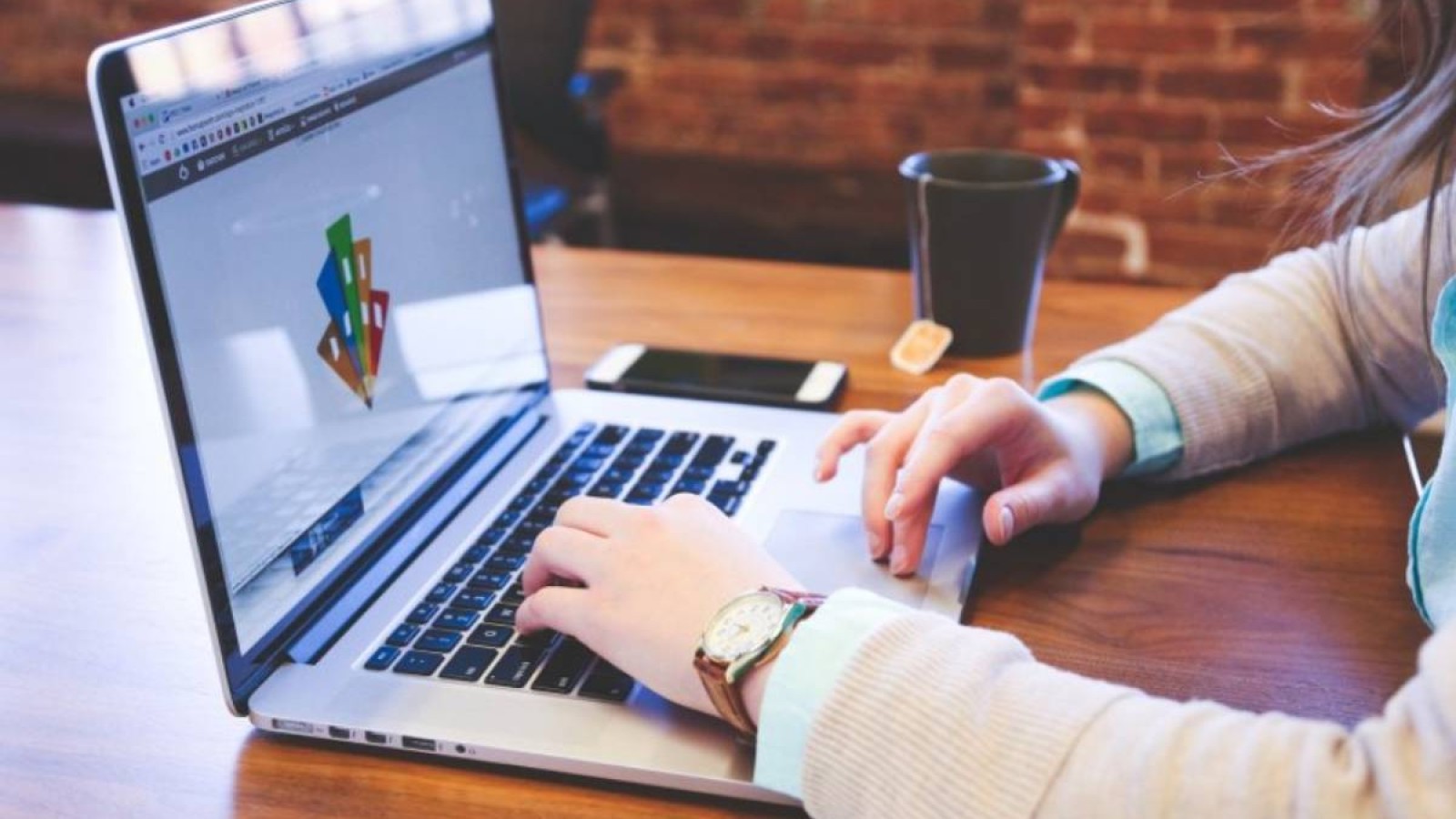 Елімізде қашықтықтан жұмыс жасау тәртібі заңмен бекітіледі.