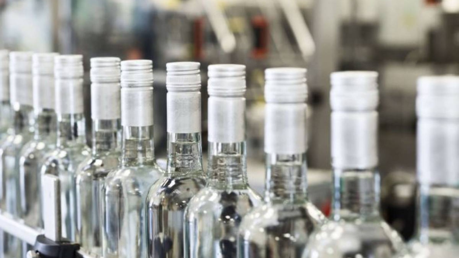 Шымкенттегі зауытта есепке алынбаған алкоголь өндіріліп заңсыз сатылған.