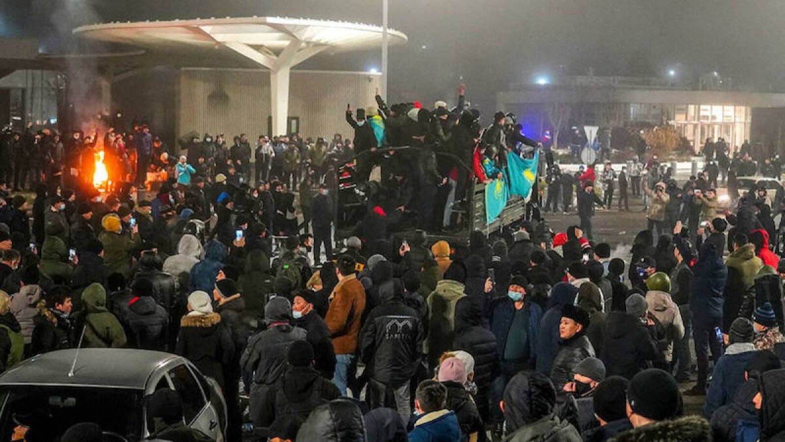«Қызыл күртеше мен бетперде киген адамдар»: Мәсімовтің мемлекеттік төңкеріс жоспарларын кім жүзеге асырды.