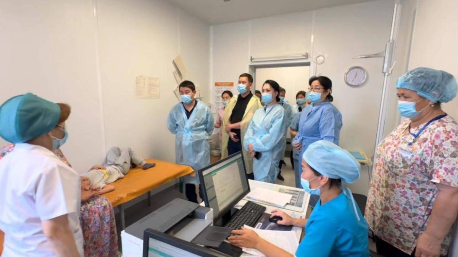 Маңғыстауда мектепте жаппай уланған оқушылар ем қабылдауда.