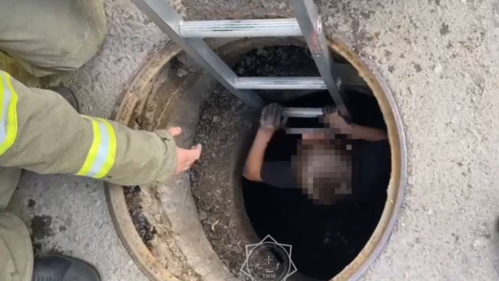 Қарағандыда он жасар бала ашық тұрған құдыққа құлап кетті.