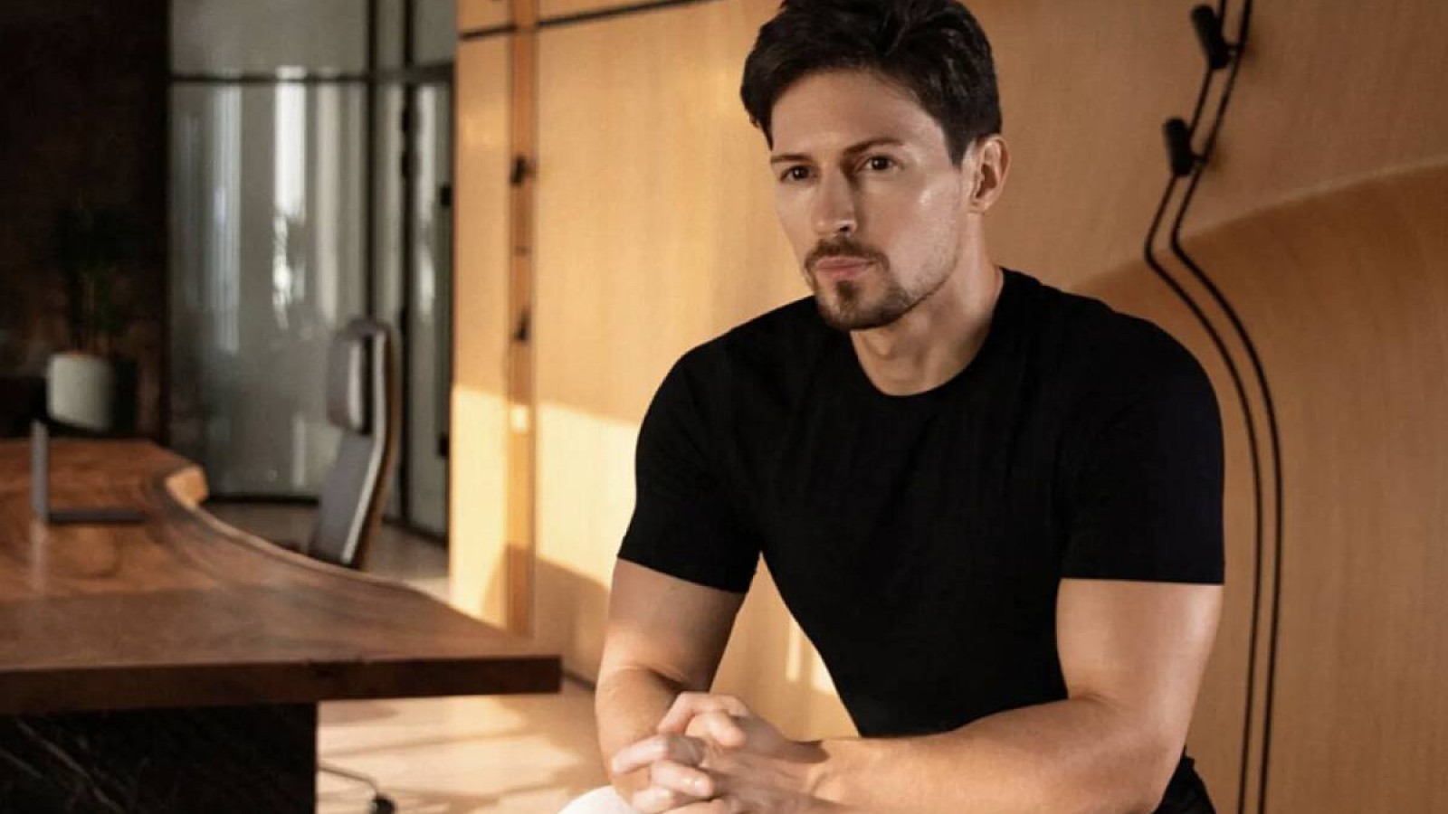 Павел Дуров Францияның әуежайында ұсталды.