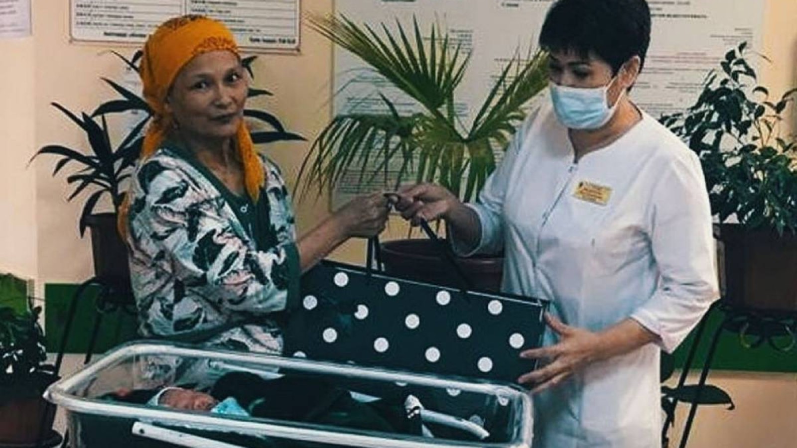 Шымкентте 41 жастағы келіншек он баланың анасы атанды.