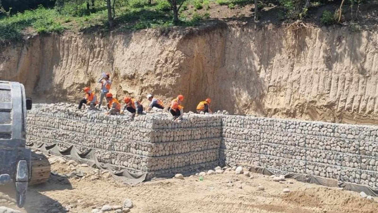 Досаев тау бөктерінде 11 қауіпті орын барын айтты.