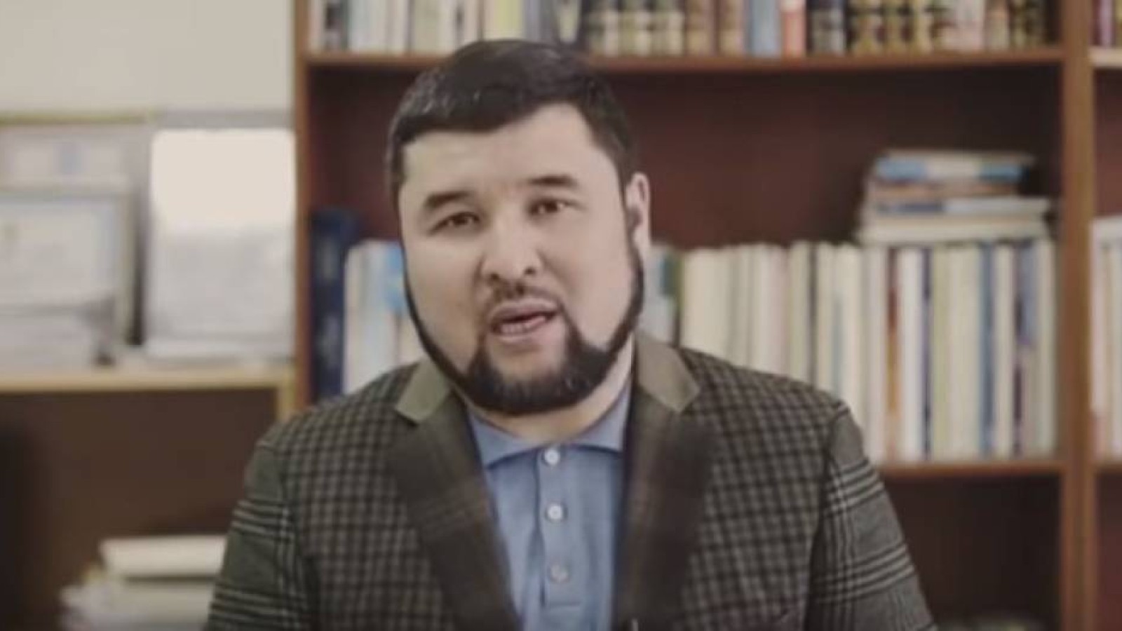 «Әйелді қамшымен ұру» жайлы уағыз айтқан молда елден кешірім сұрады.