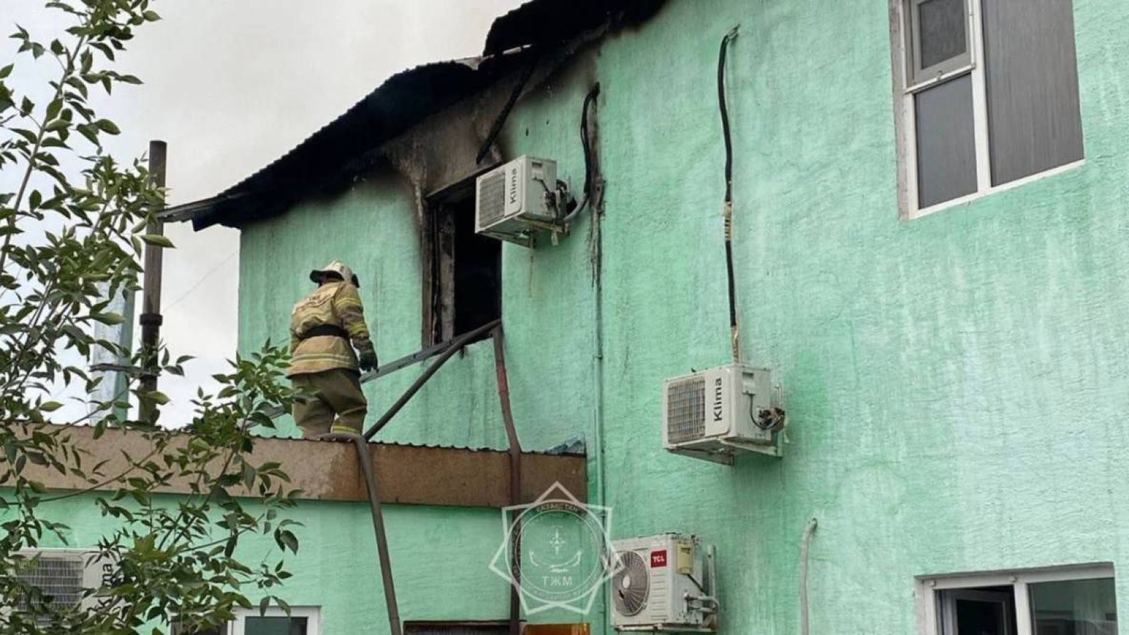 Алакөлде екі қабатты демалыс үйі өртенді.