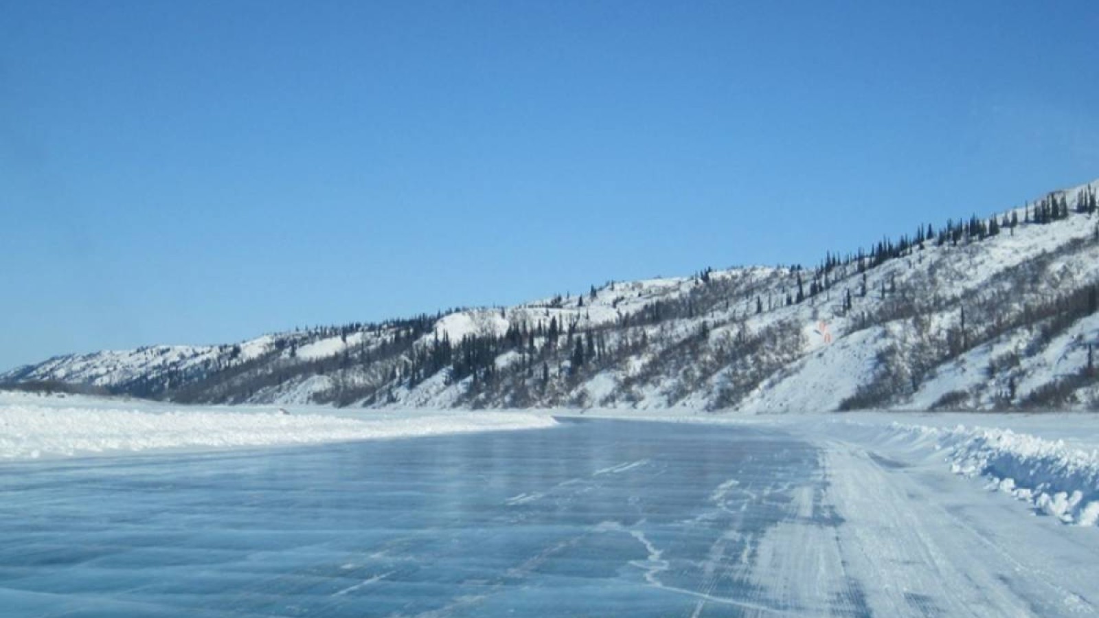 Алматыда республикалық жолдарды мұз басты.