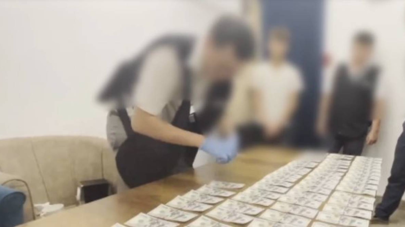 Шымкенттің екі тұрғыны жалған купюралар мен есірткі заттарын сатуға тырысқан .