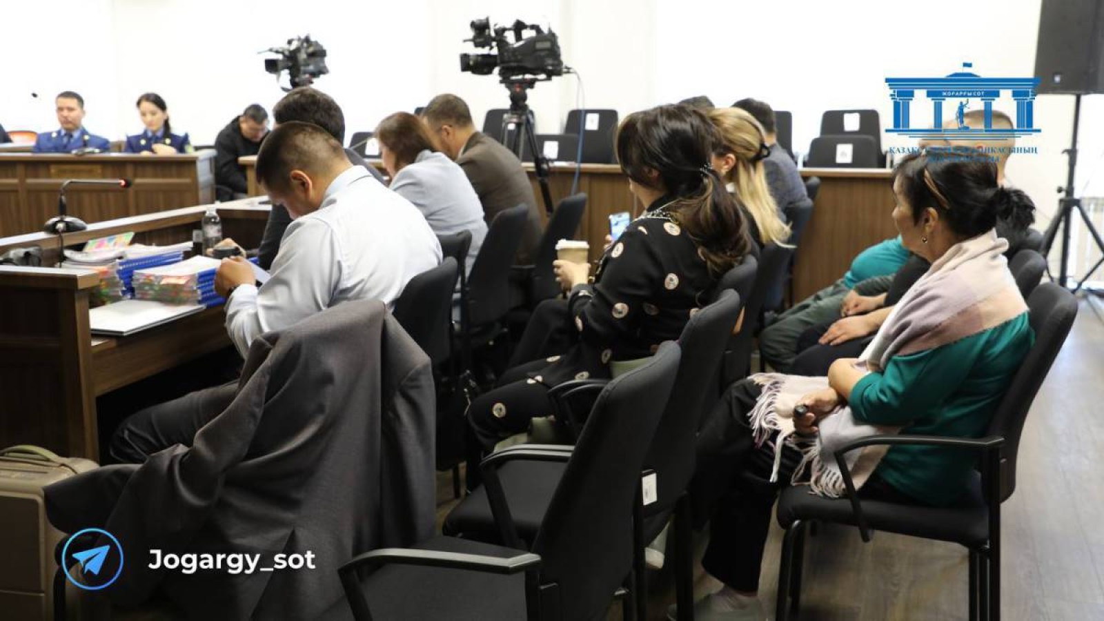 КТК телеарнасы Бишімбаевтың сотында алқабилердің жүзін көрсеткені үшін ескертумен құтылды.