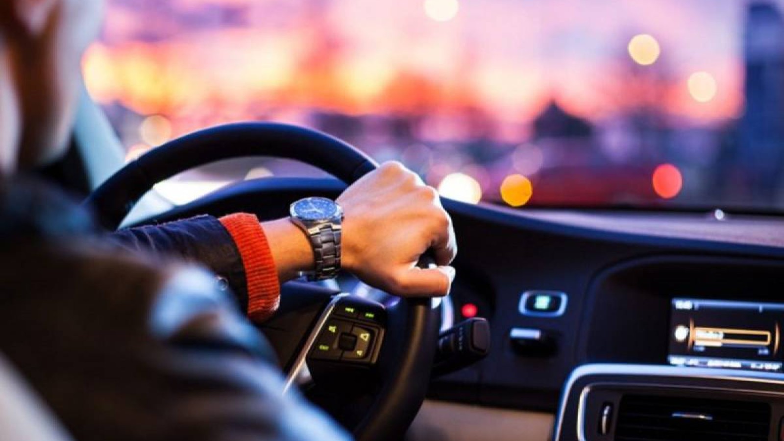 Ел азаматтарына көлік жүргізу құжатын алып жүру міндетті емес.