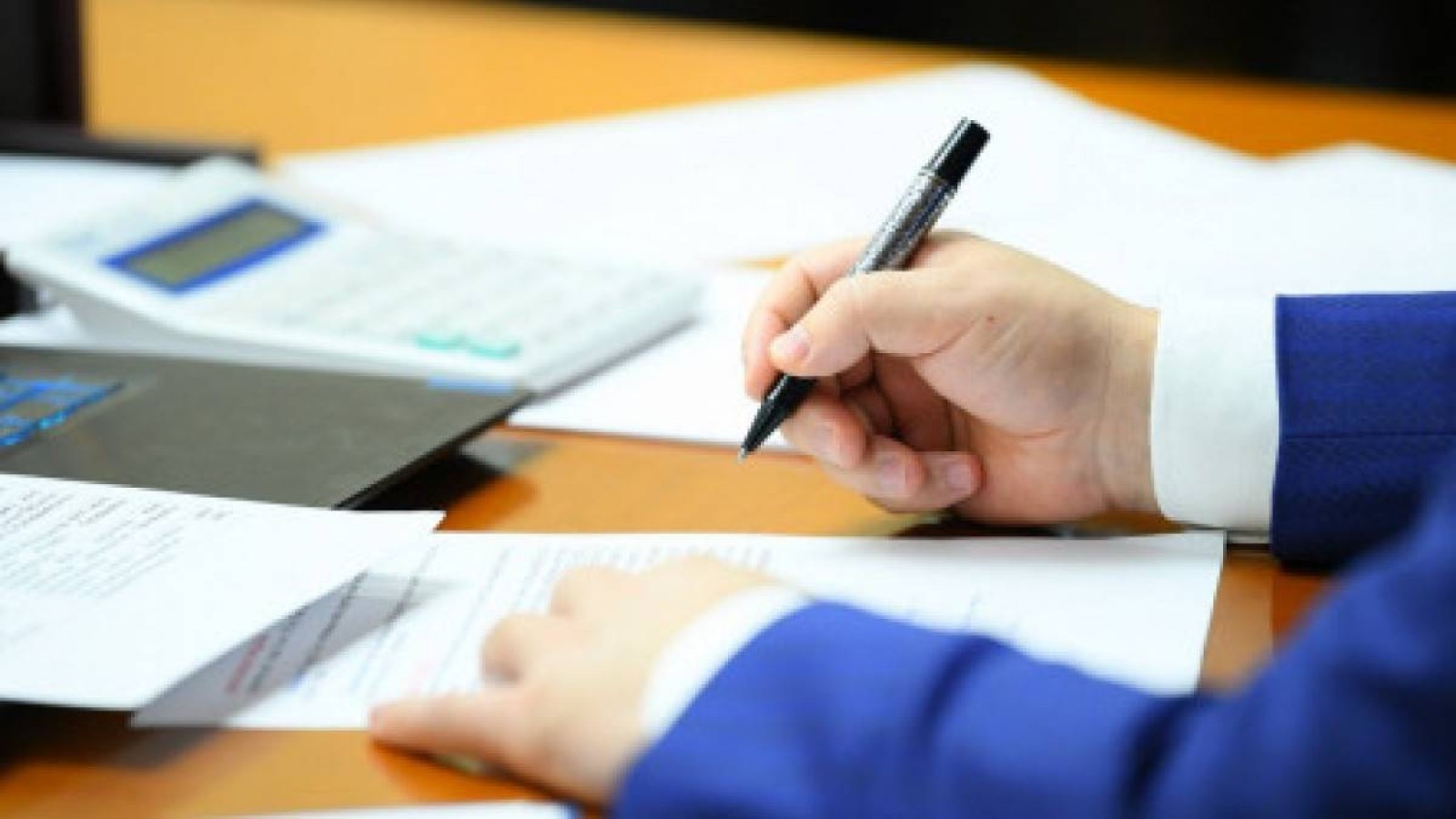 Кәсіпкерлерді заңсыз әкімшілік жауапкершілікке тартқан.