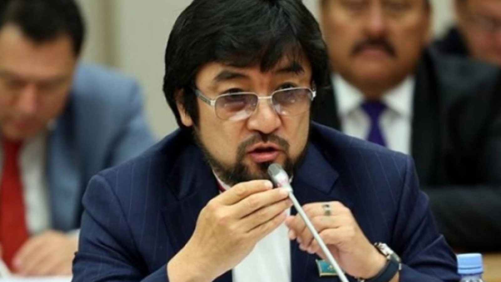 Парламент депутаттары 800 мың теңге дейін жалақы алады.