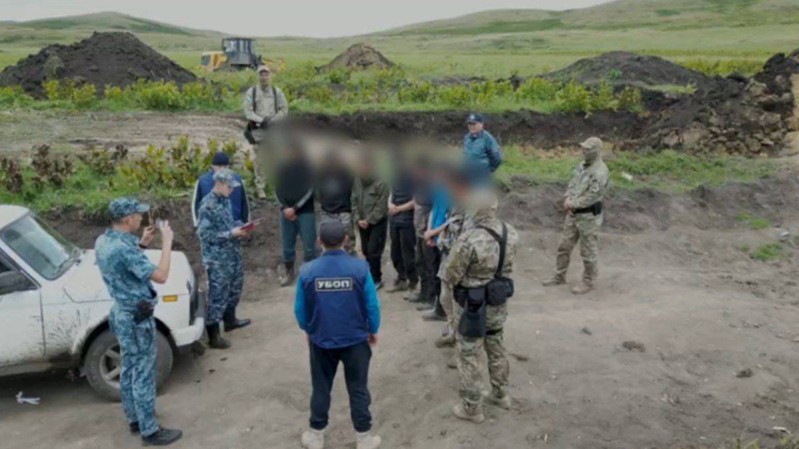 Заңсыз алтын өндірумен айналысқан “кеншілер” ұсталды.