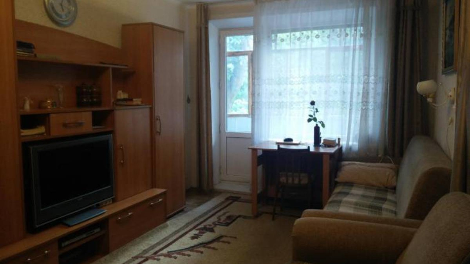 1 бөлмелі пәтеріне мыңға жуық адамды тіркеген азамат сотталды.