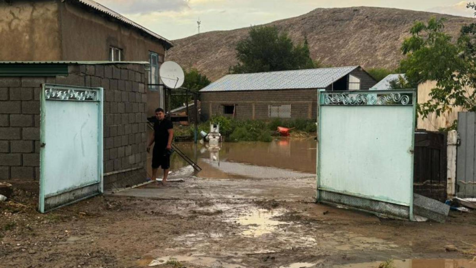 Сарысу ауданында 400-ден астам үйдің ауласын су басты.