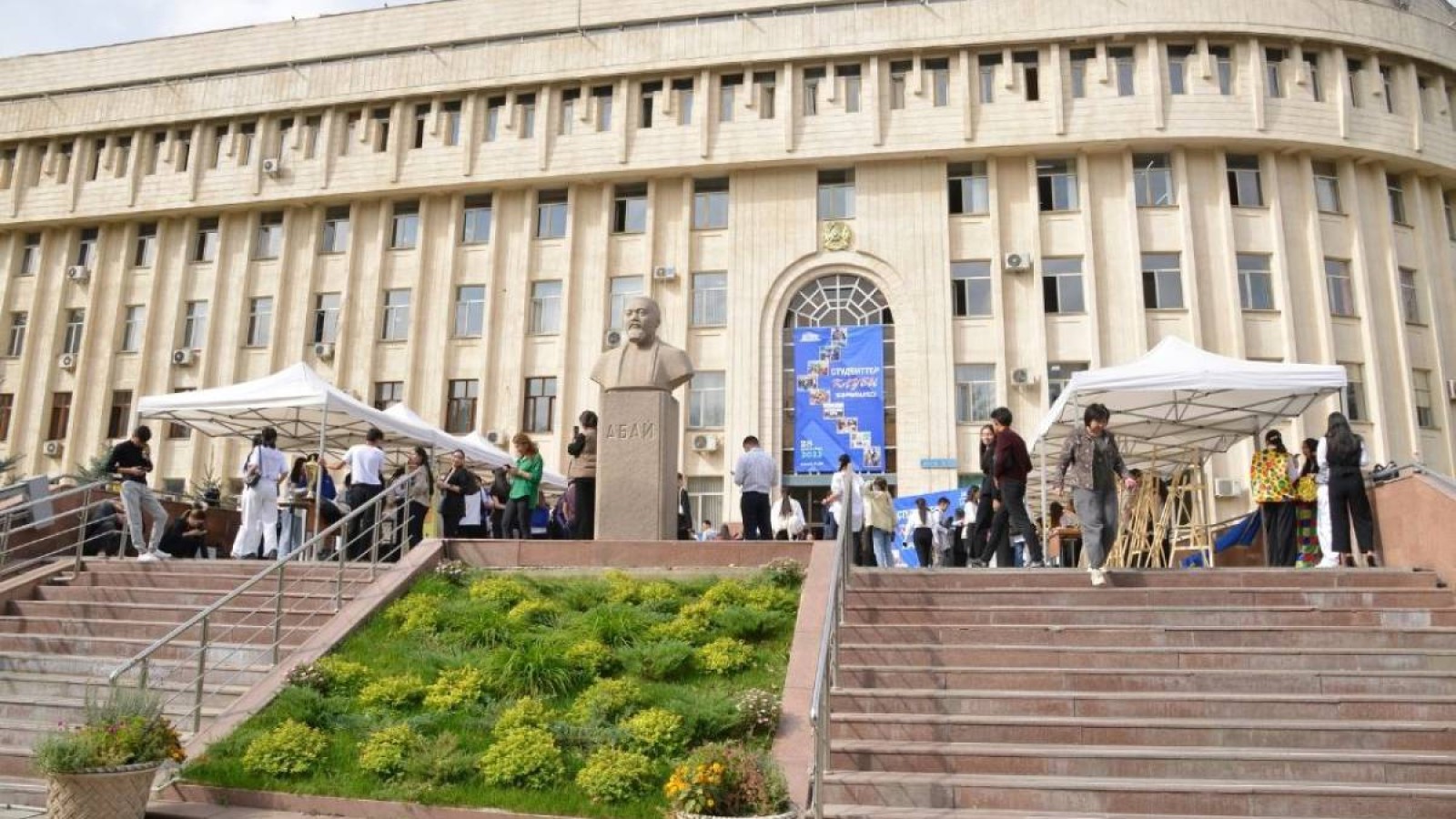 Абай атындағы ҚазҰПУ ғимаратының бір бөлігі жекенің қолына өтіп кеткен.