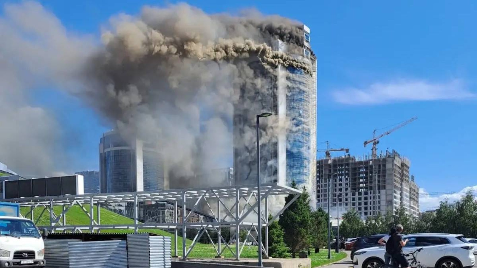 Астана әкімдігі өртенген «Rixos Khan Shatyr Residences» ТК қатысты мәлімдеме жасады.