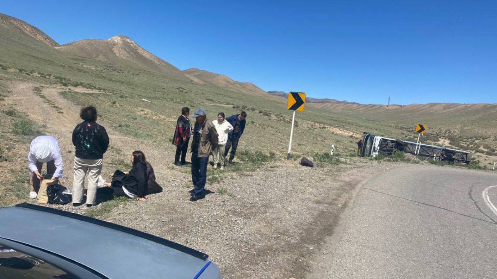 Шарын шатқалы маңында туристер мінген автобус апатқа ұшырады.