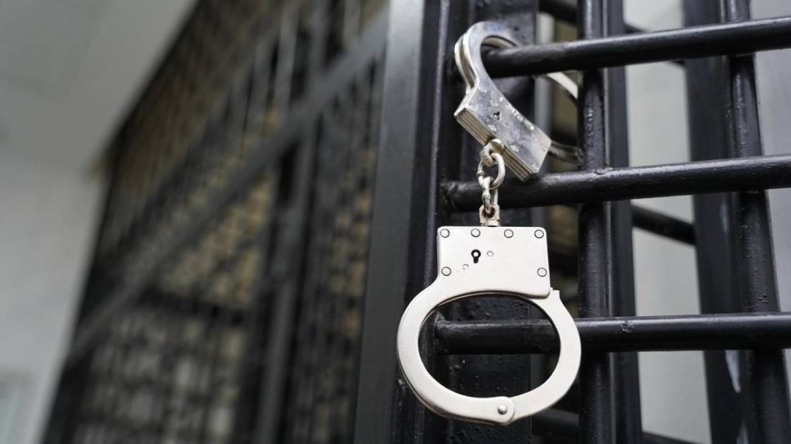 ҚТЖ-ның бұрынғы қызметкері әріптестерінен ақша жинап, қашып кеткен.