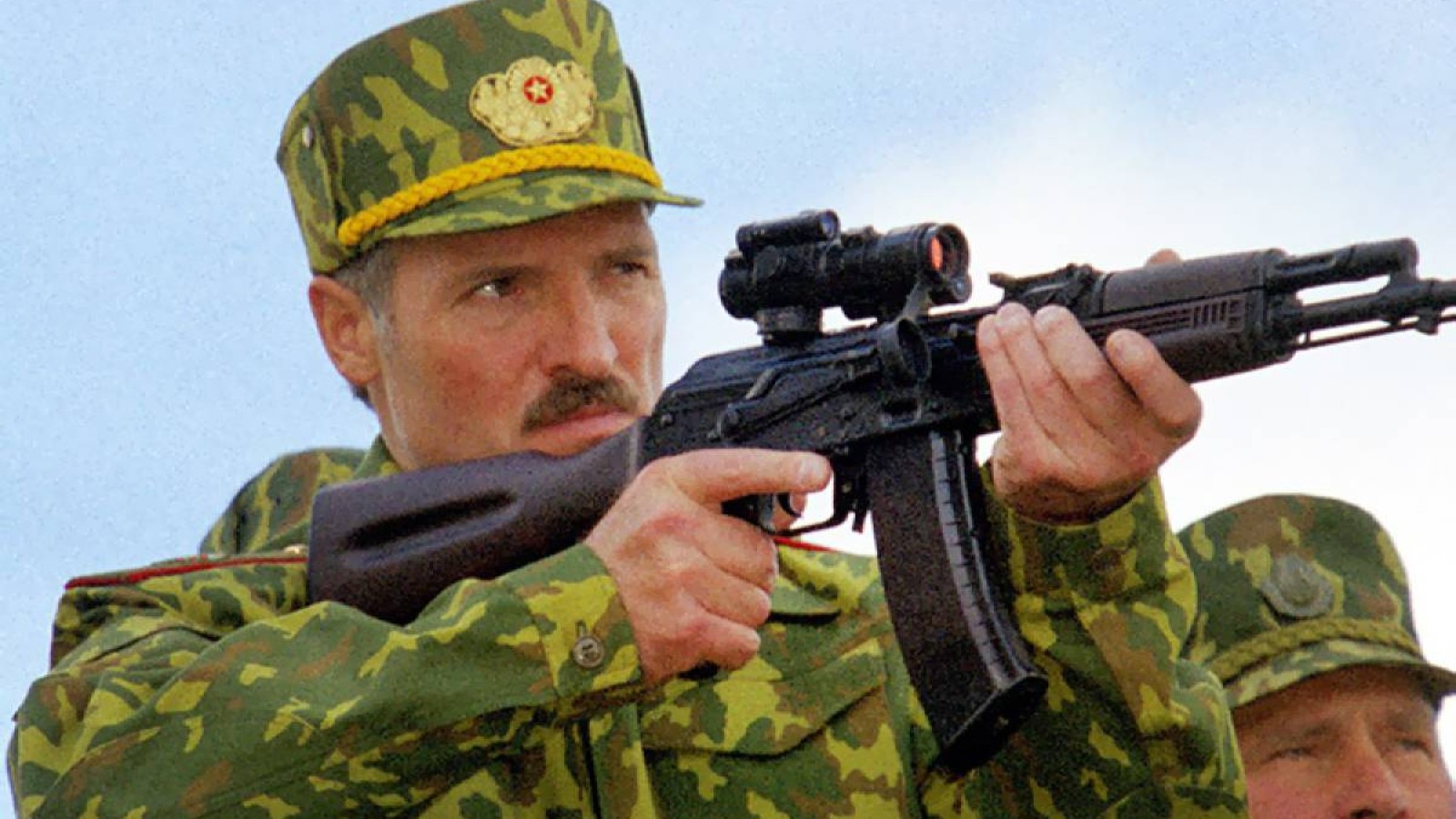 Лукашенко халқына оқ ата ма?.