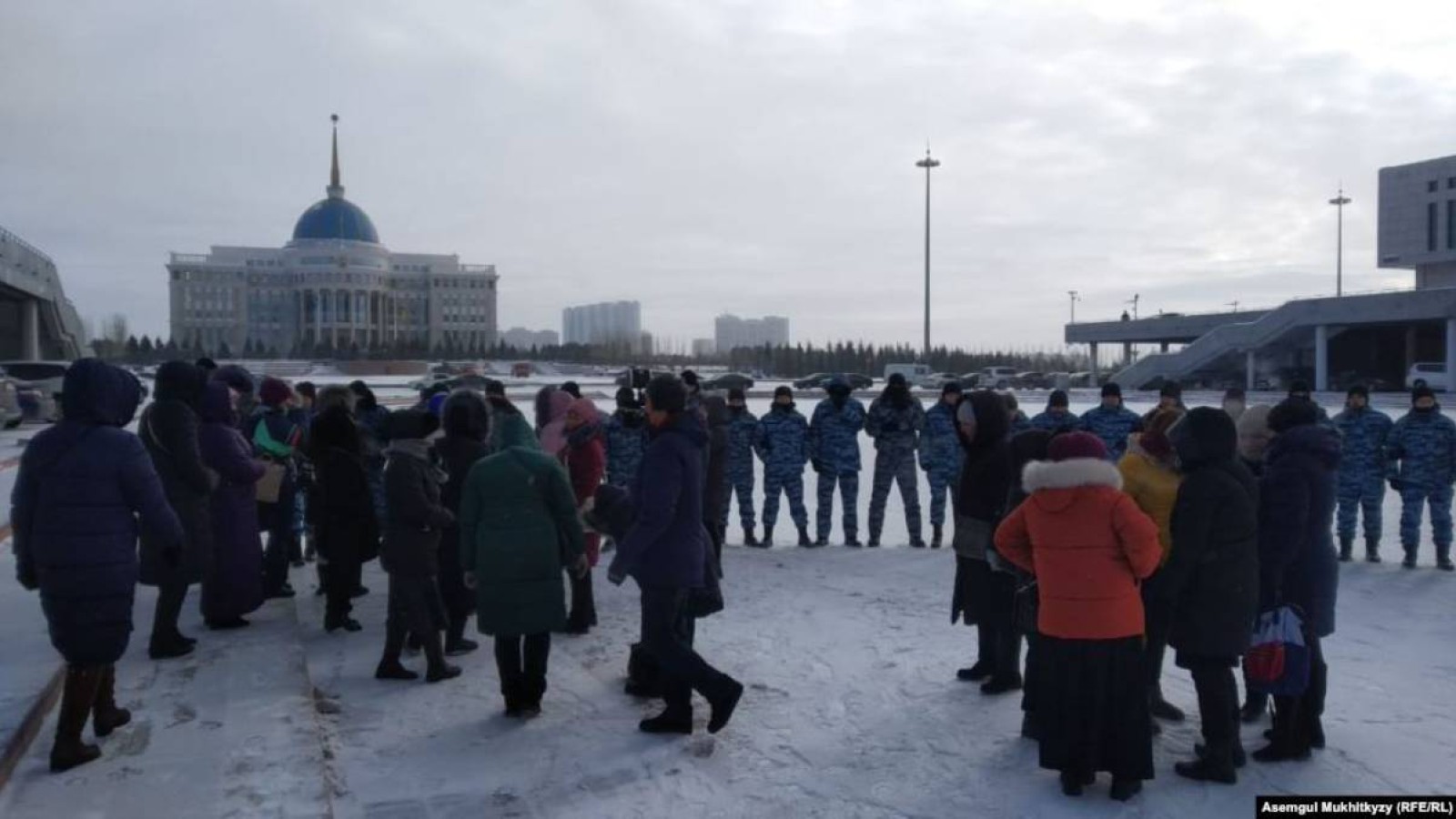 Нұр-Сұлтанда 50-ден астам әйел нарзылыққа шықты.