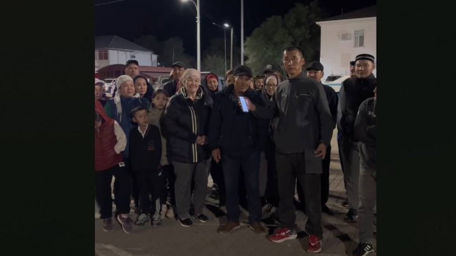 Құлсарылықтар баспана шығынын өтеуді талап етіп, алаңға шықты.