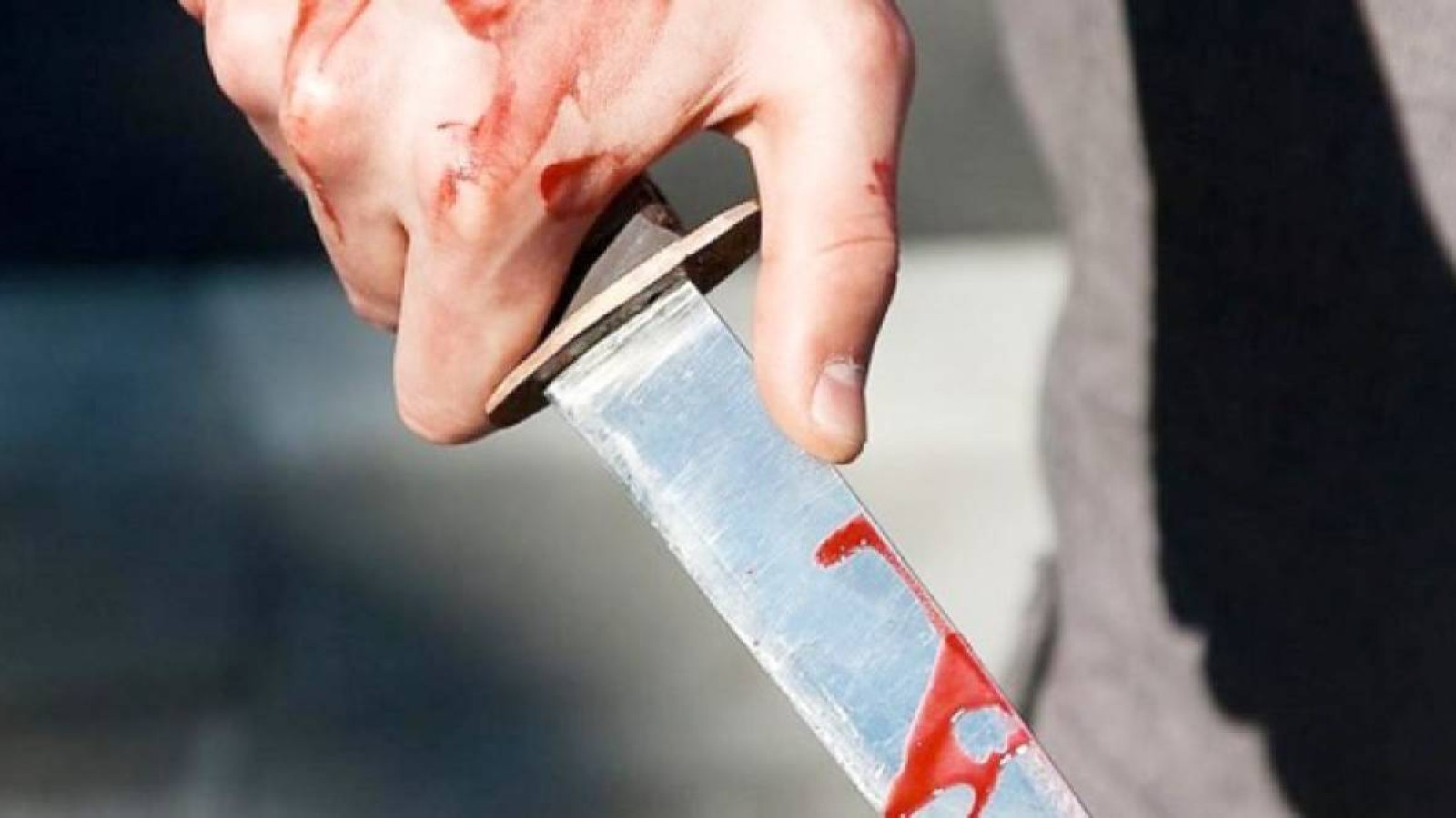 Еркек бұрынғы әйелін балаларының көзінше пышақтап өлтірді.