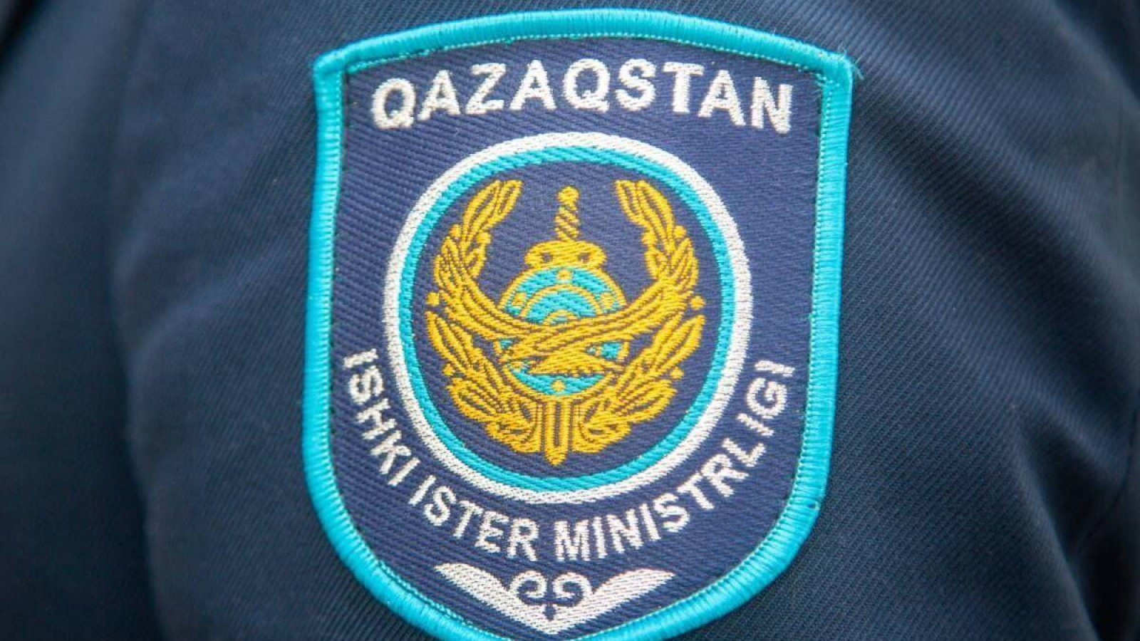 Жүкті әйелді ұрған жоғары шенді полицей жұмыстан қуылды.