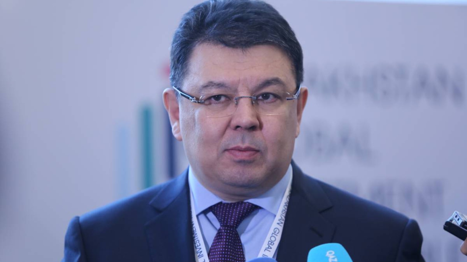 Бозымбаев министр қызметінен денсаулығына байланысты кетті.