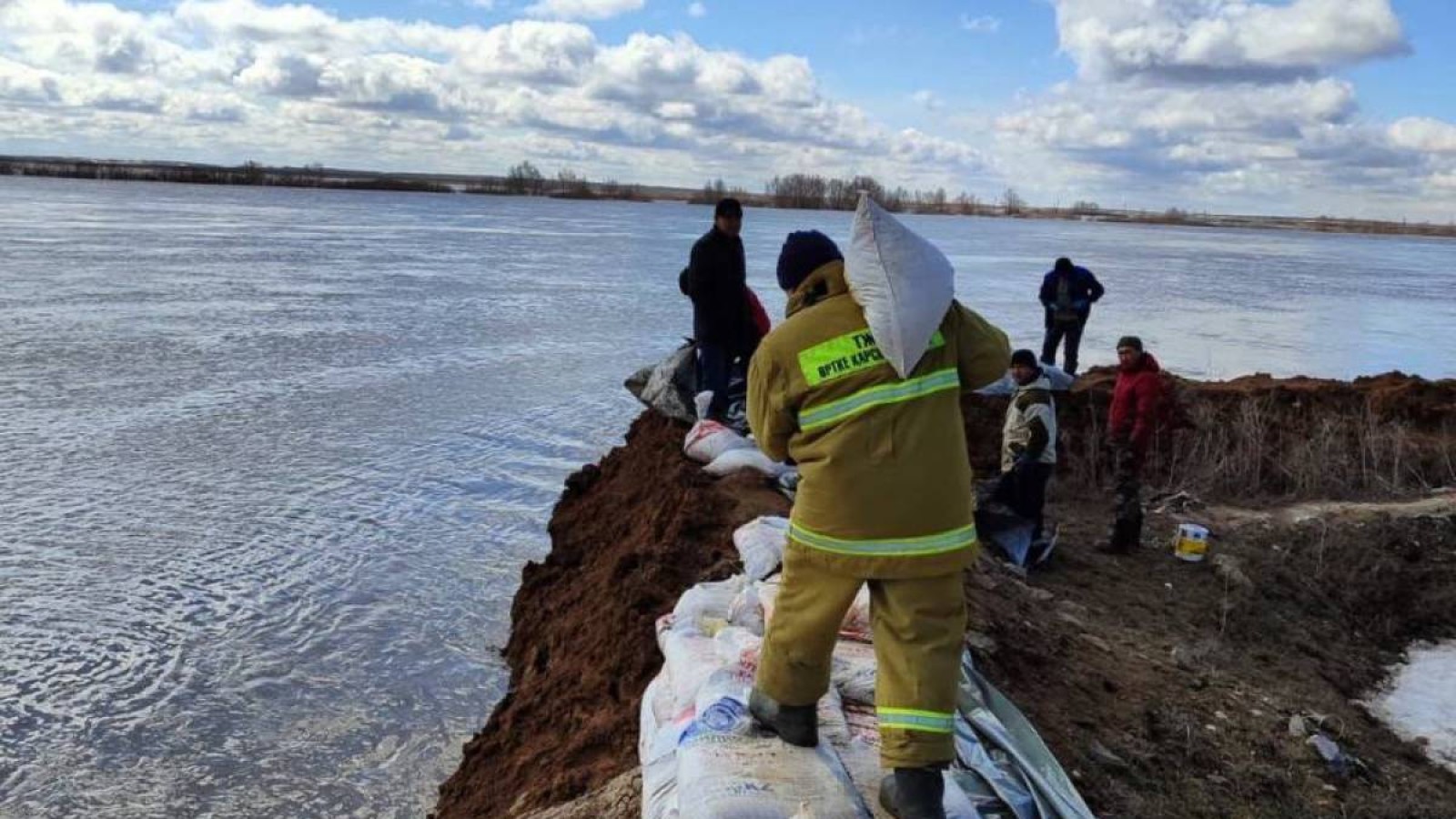 Оралда Жайықтың деңгейі қауіпті шектен асып кетті.