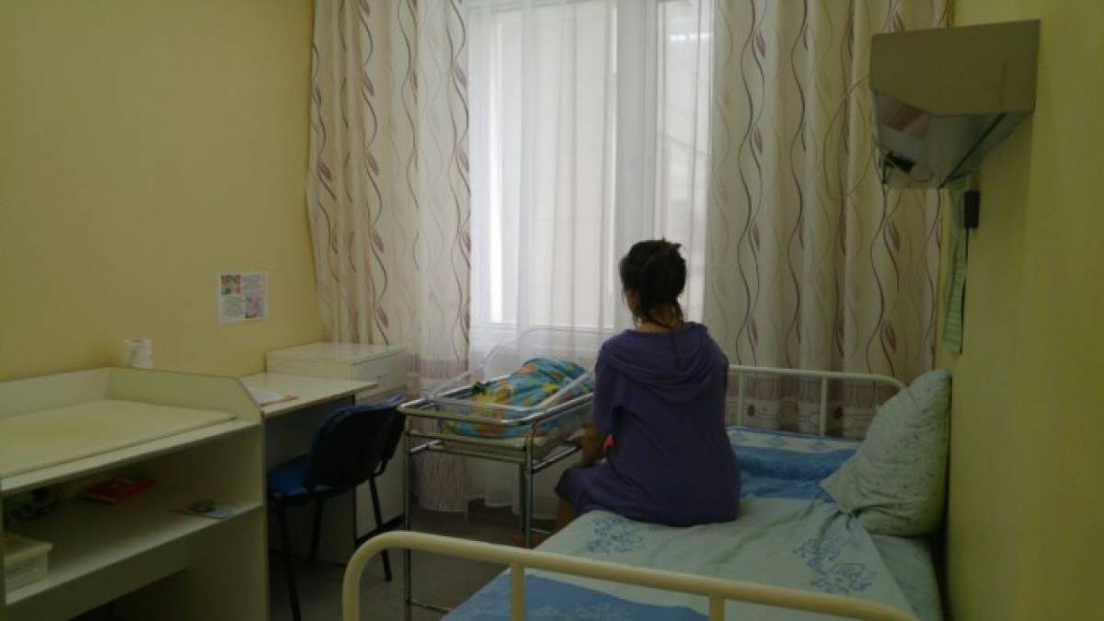 Тараздағы перзентханалардың бірінде жүкті әйел асылып қалған.