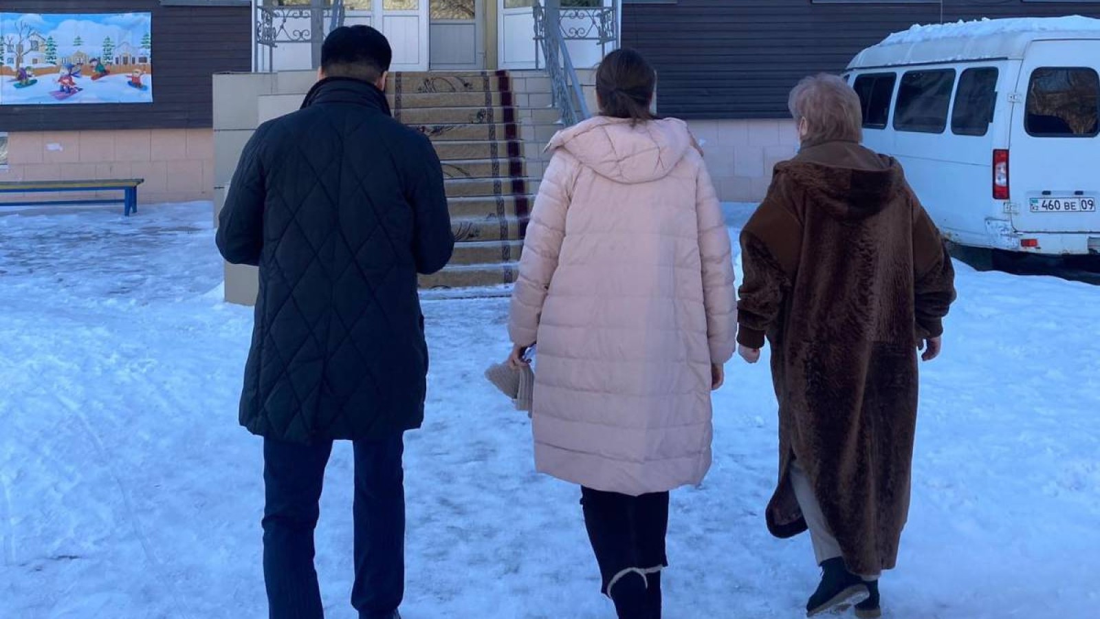 Ұлытауда асырап алған  үш баланы құлдықта ұстаған әйел ұсталды.