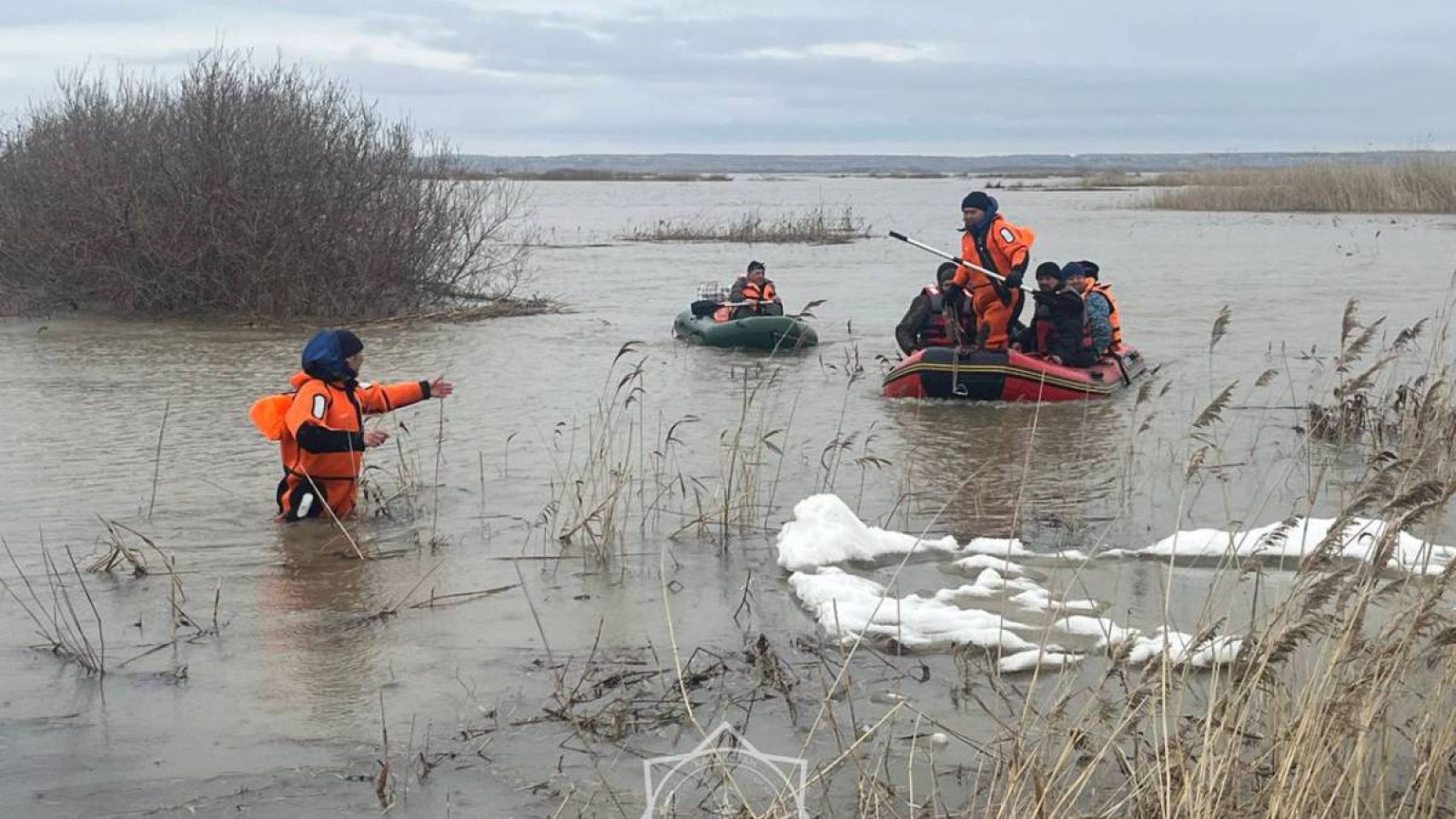 Ресей су жіберді, Оралда шұғыл эвакуация жарияланды.