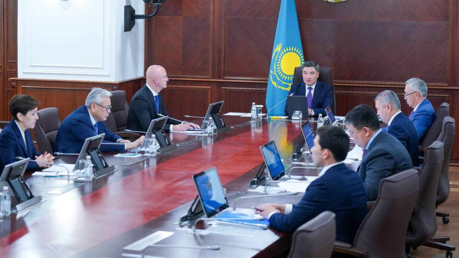 Бектенов Президенттің энергетикалық және көлік инфрақұрылымын дамыту жөніндегі тапсырмаларын орындау үшін бірқатар міндет қойды.