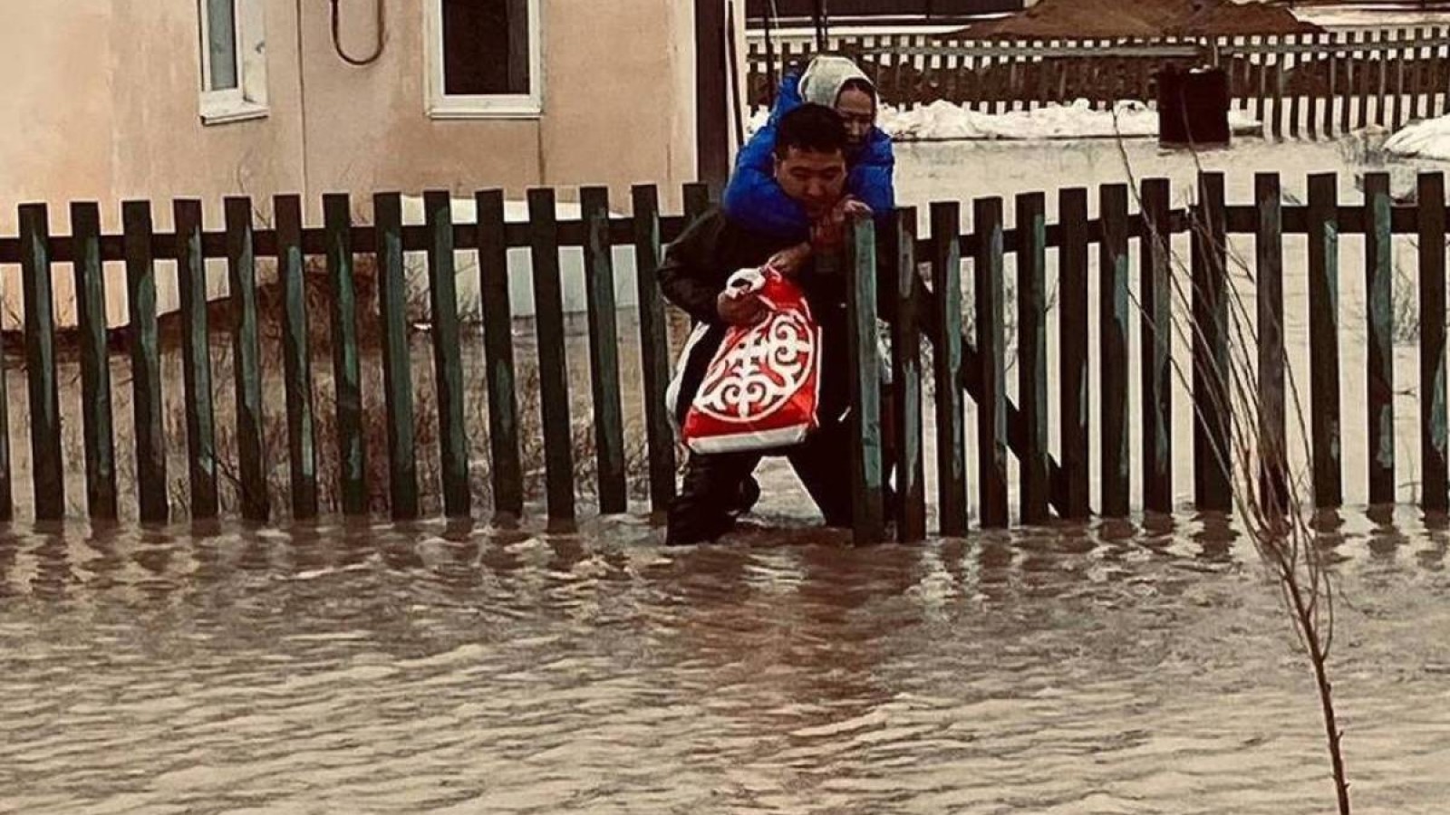 Қарағанды облысында келесі аптадан бастап су тасқынынан зардап шеккендерге өтемақы төлене бастайды.