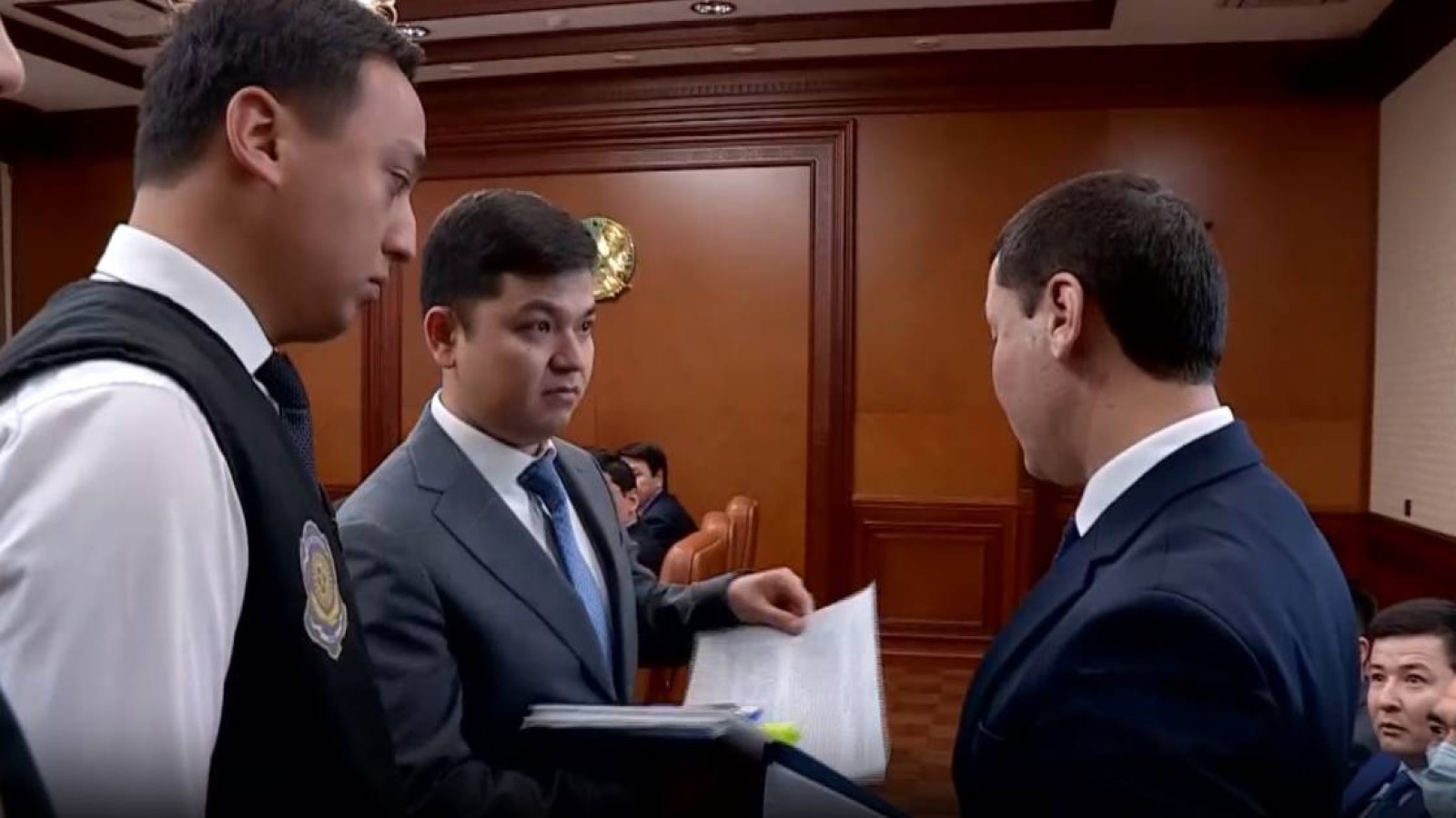 Антикор шенеунікті жиналыста отырған жерінен ұстап әкетті.