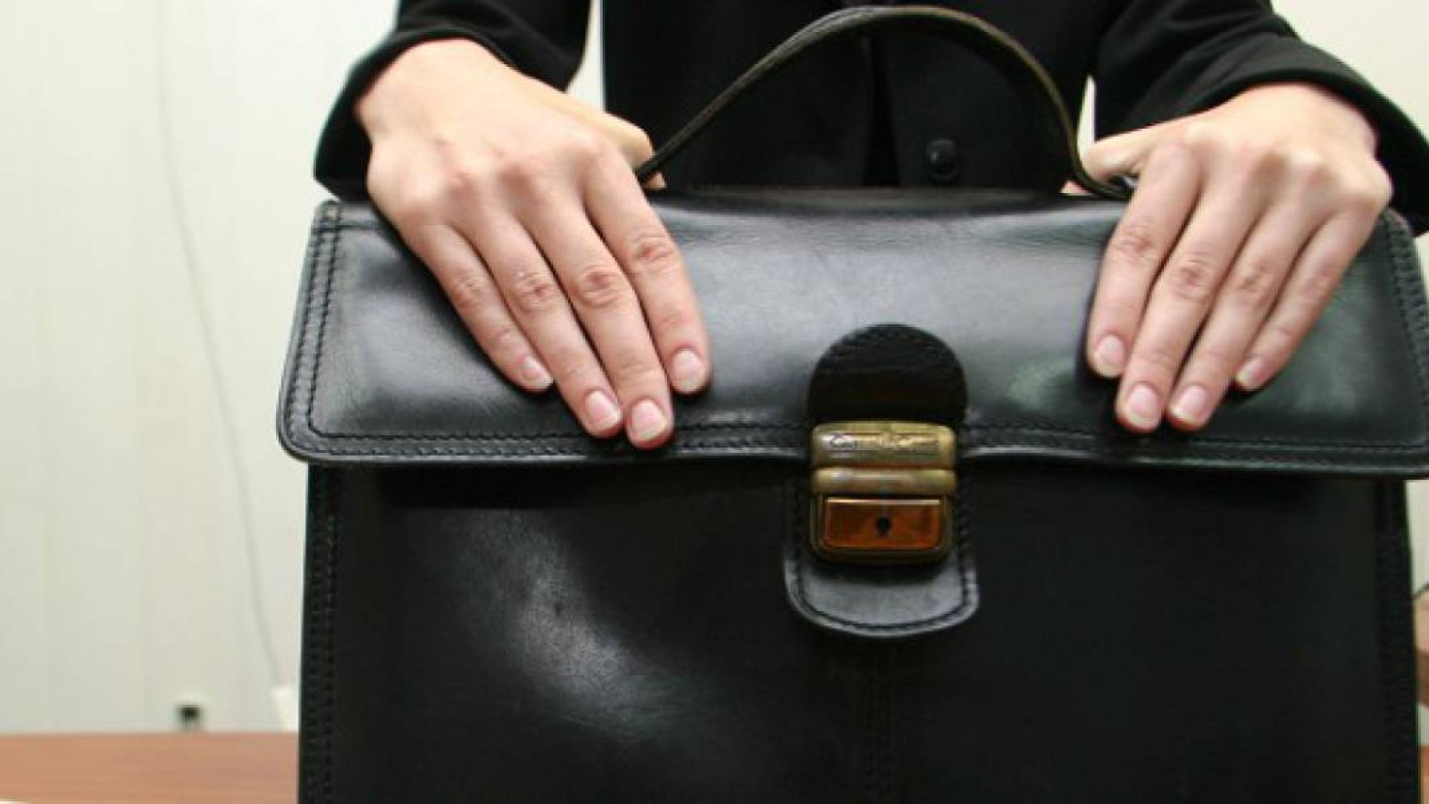 Жемқорлық бойынша сотталған шенеунік қызметіне қайта оралды.