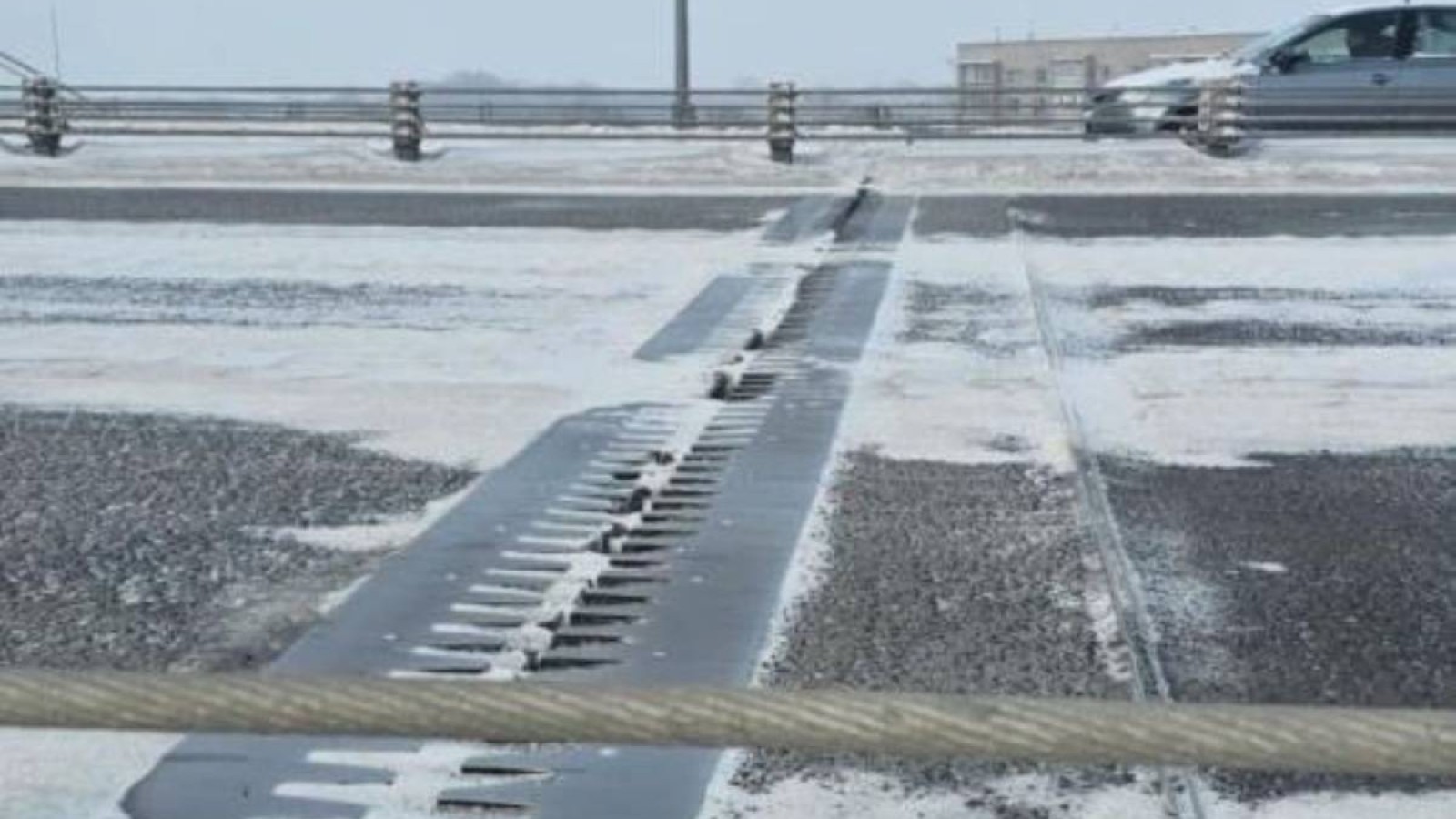 Семейдегі аспалы көпірдің неліктен ашылып кеткені айтылды.