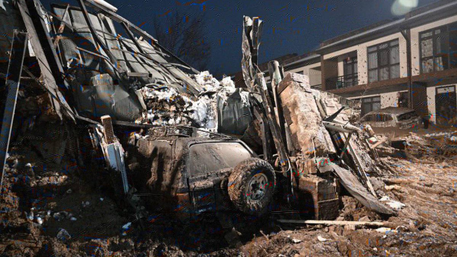 Алматыда лай көшкінінен екі үй үйінді астында қалды.