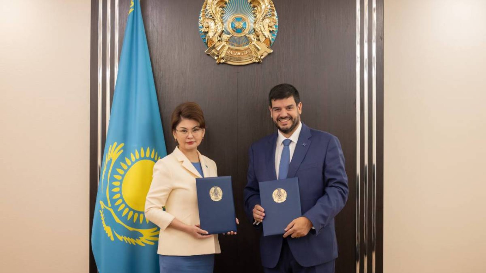 Жер сілкінісі: Air Astana ұшағы Алматыға қона алмады.