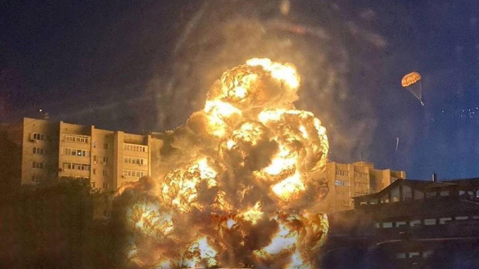 Ресейде үйге құлаған ұшақ апатынан 13 адам мерт болды.