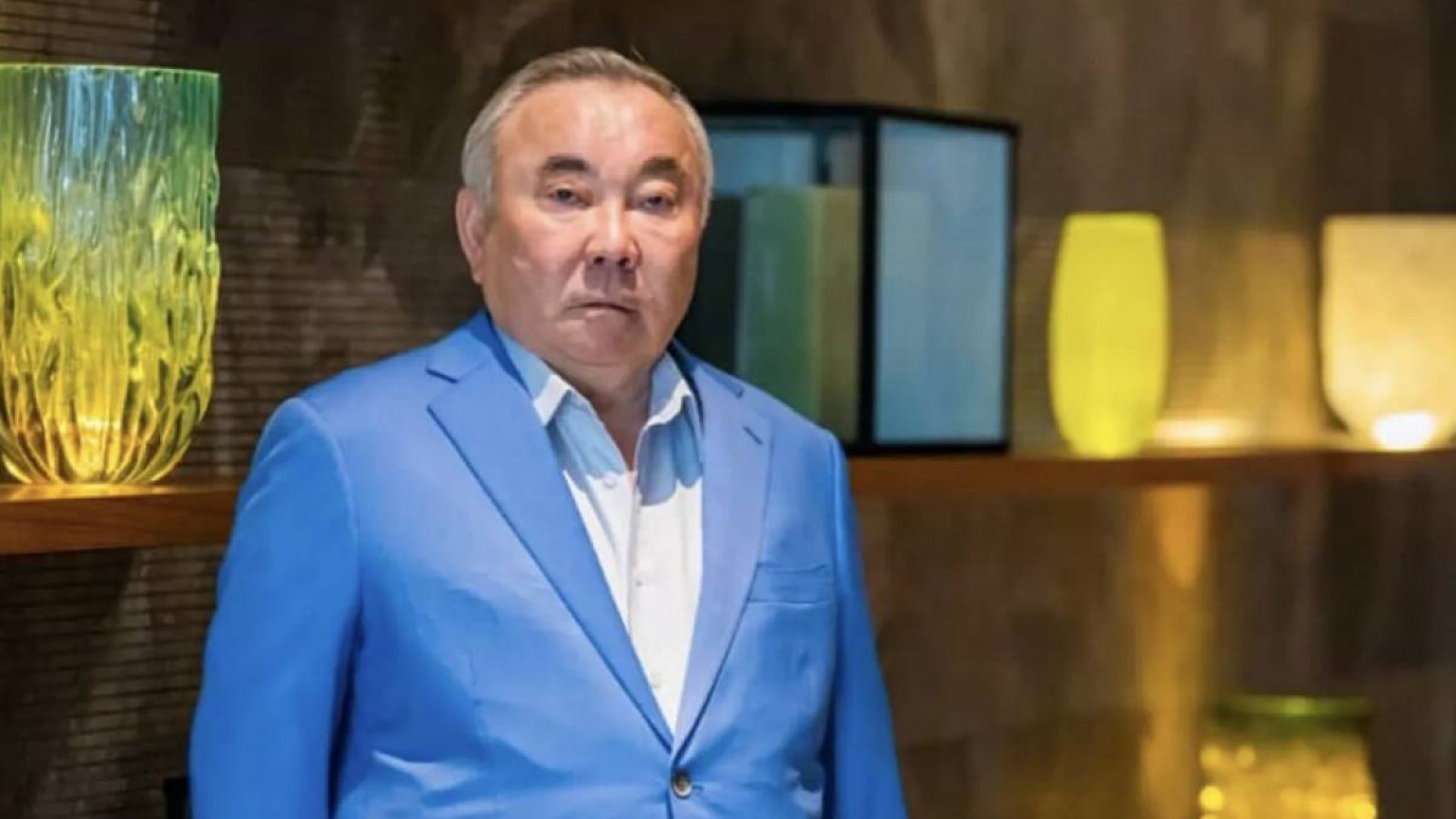 Қарасай әкімі Болат Назарбаевқа 42 гектар жерді заңсыз сатқан.