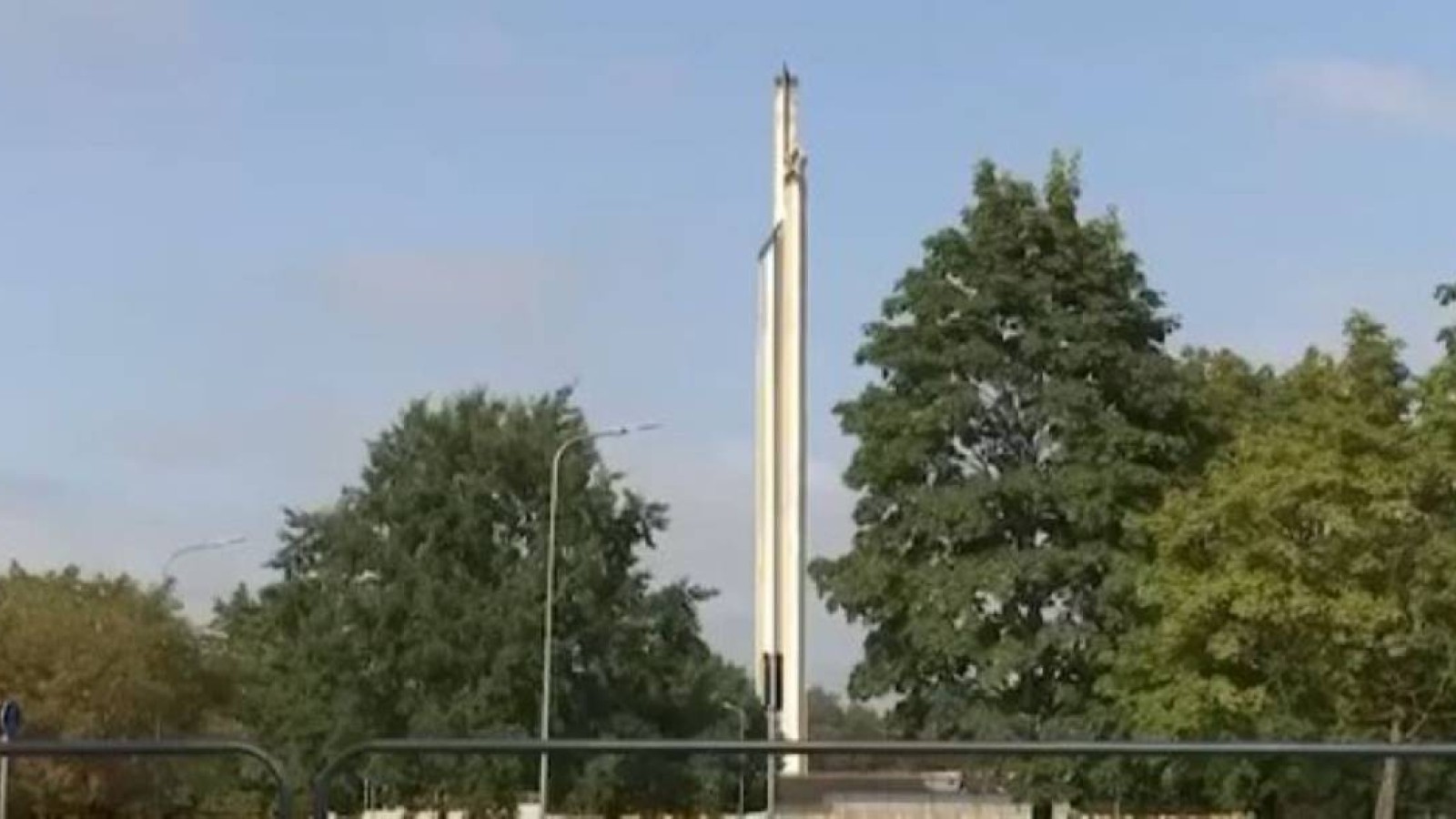 Ригада Совет Армиясына арнап қойылған ескерткіш құлатылды.