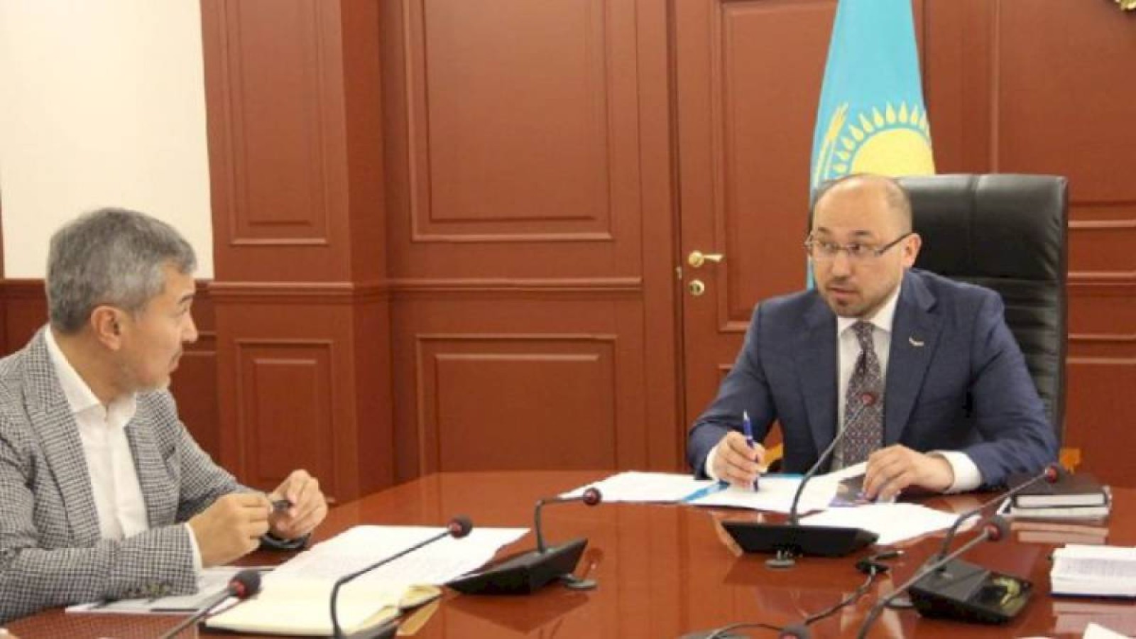 Ақан Сатаев Қазақфильмнен кетті.