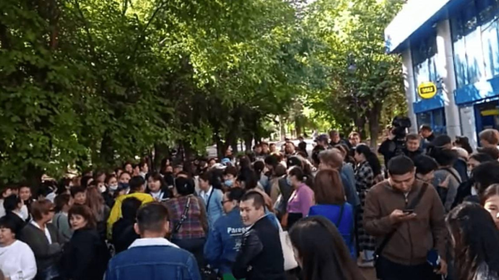 «Қазпошта» қызметкерлері наразылыққа шықты.