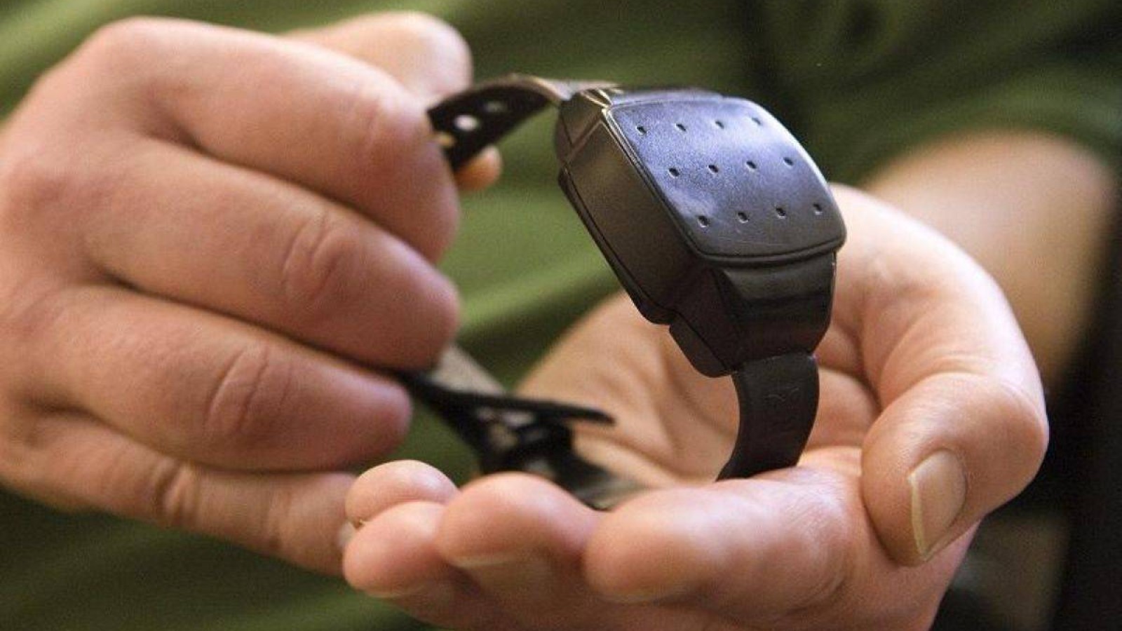 Электрондық білезіктер – ізгілендіру белгісі ме?.