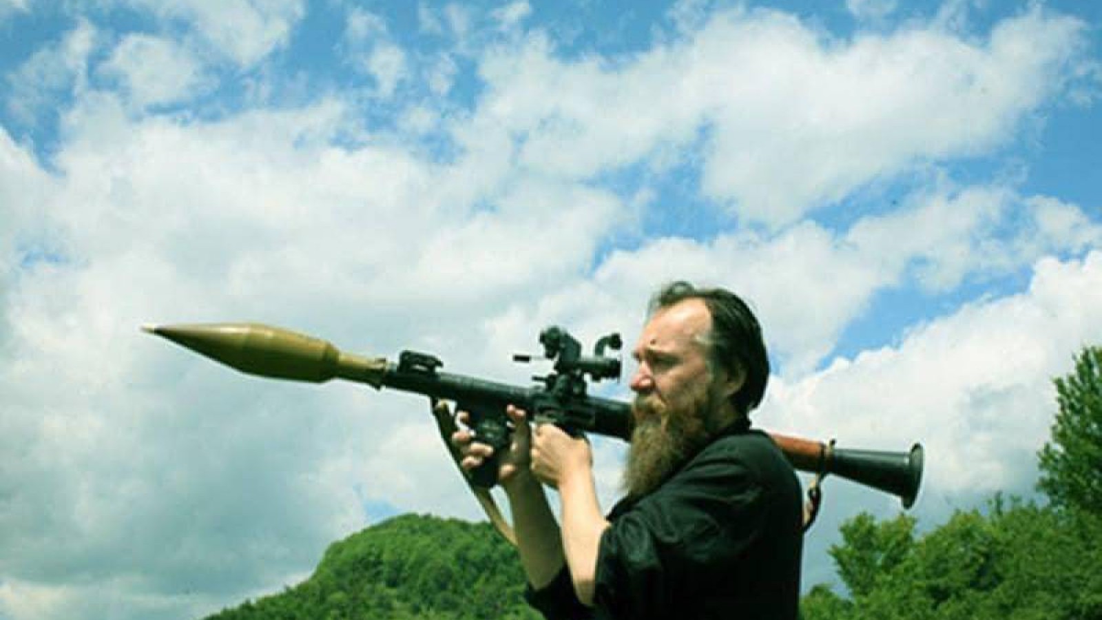 «Орыс әлемінің» идеологы Александр Дугинге қастандық жасалды.