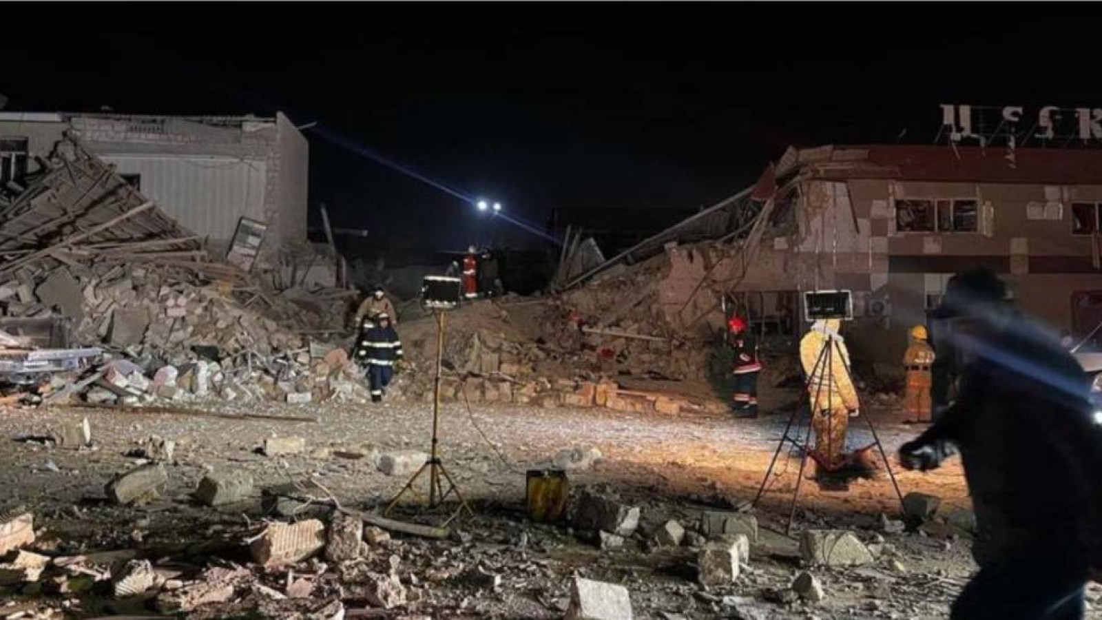 Ақтауда екі қабатты ғимарат жарылды.