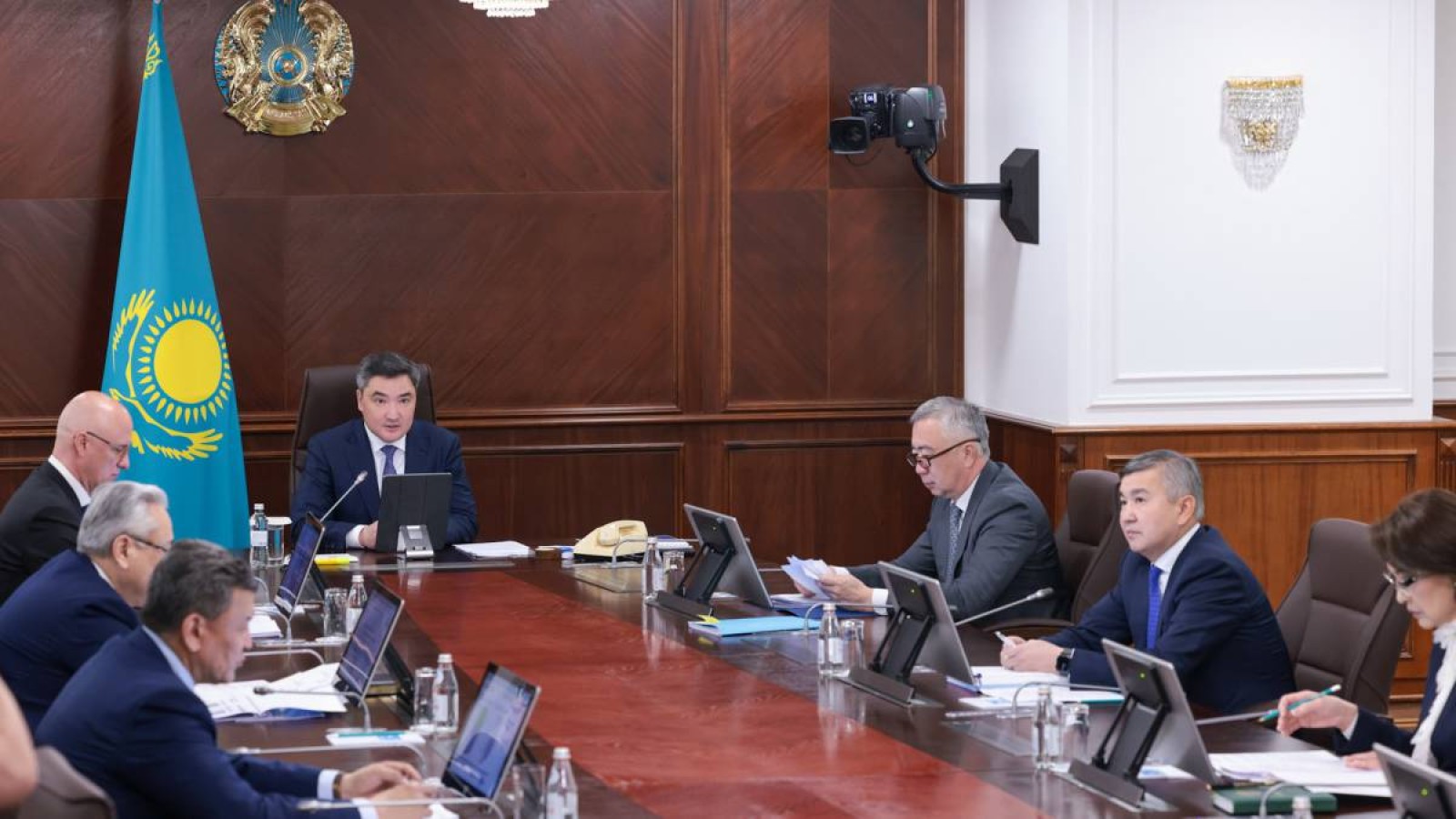 Олжас Бектенов су тасқынынан кейін үйлерді қалпына келтіру туралы: Өткізілетін жұмыстардың мерзімі ғана емес, сапасы да маңызды.